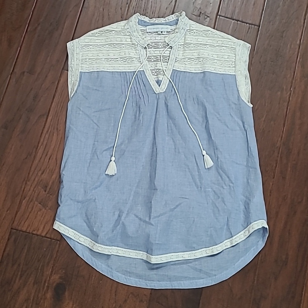 Designers Society Chambray & White Lace Sleeveless Top size Medium